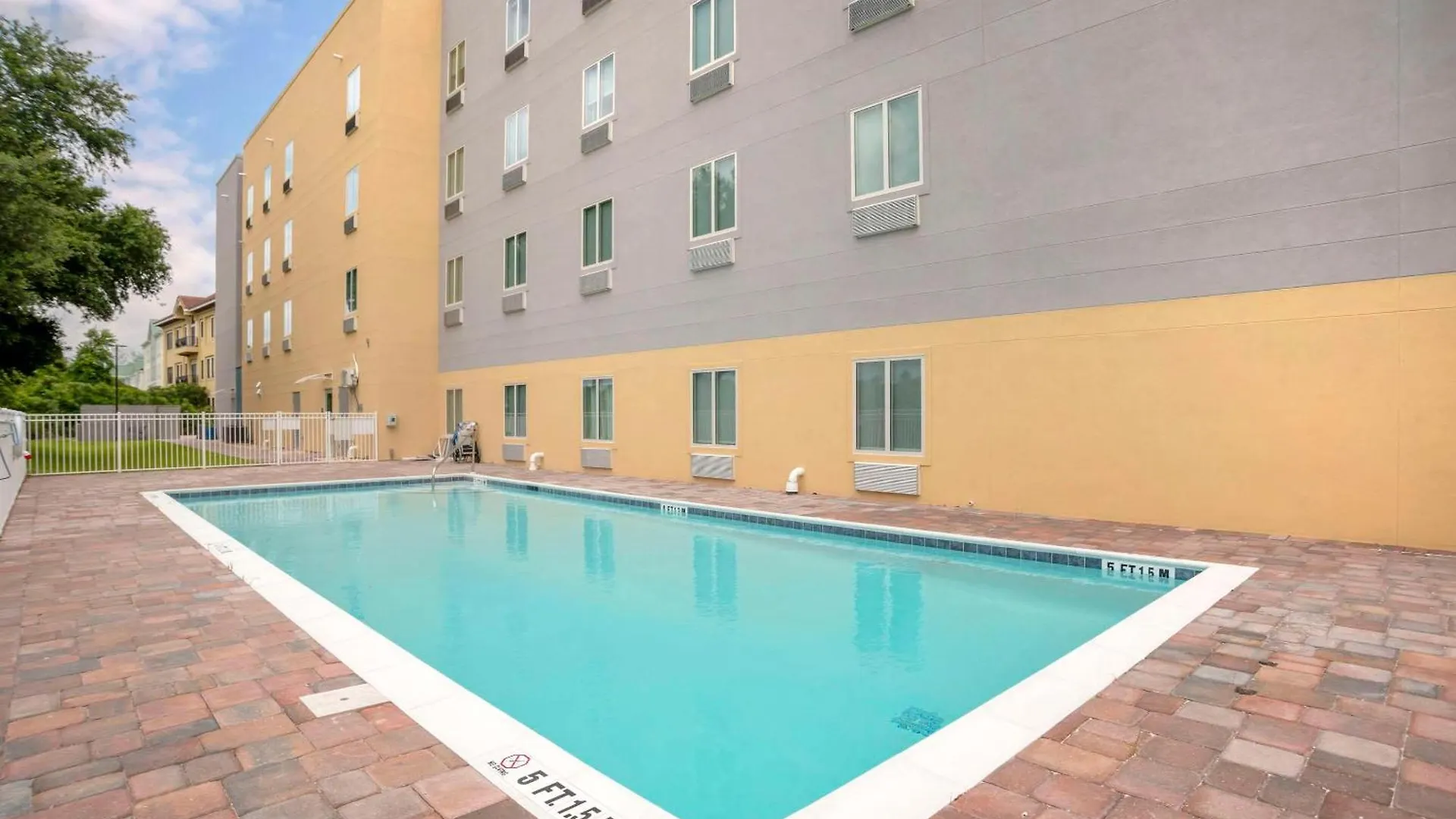 Comfort & Suites Hotel Miramar Beach