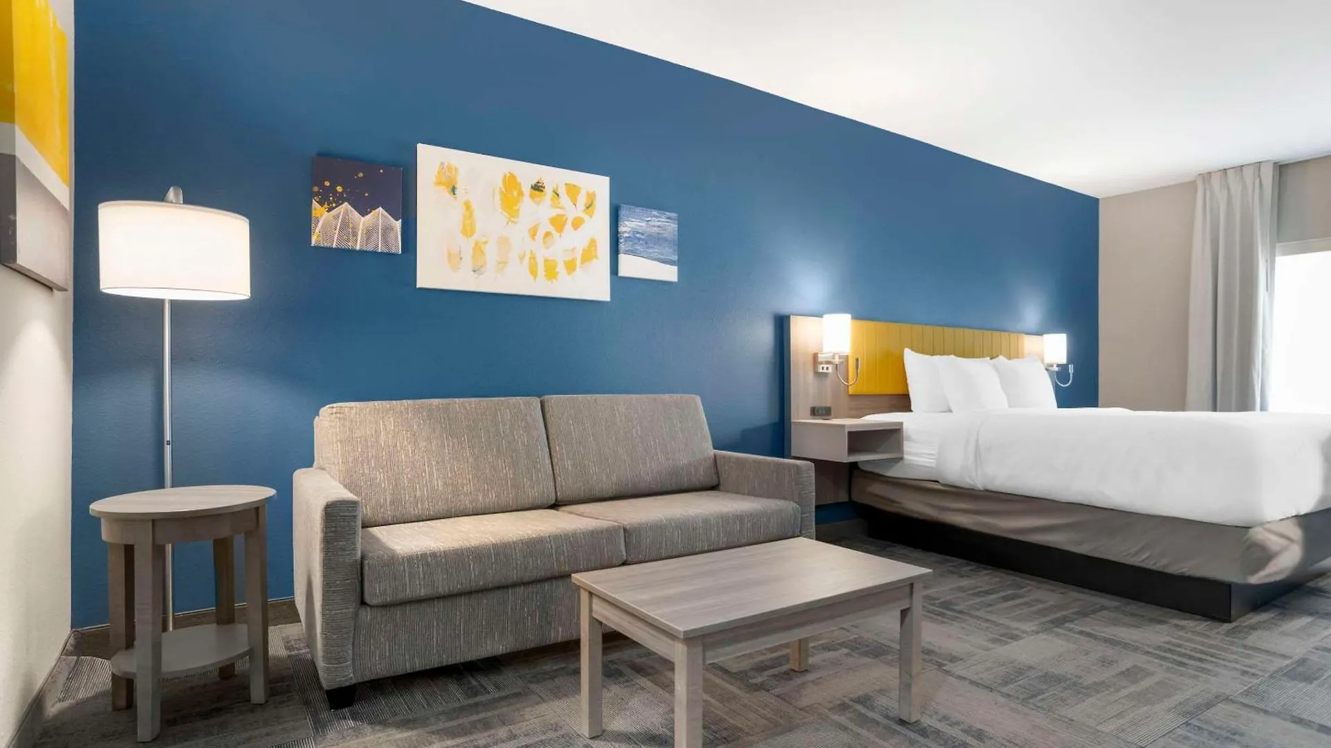 Comfort & Suites Hotel