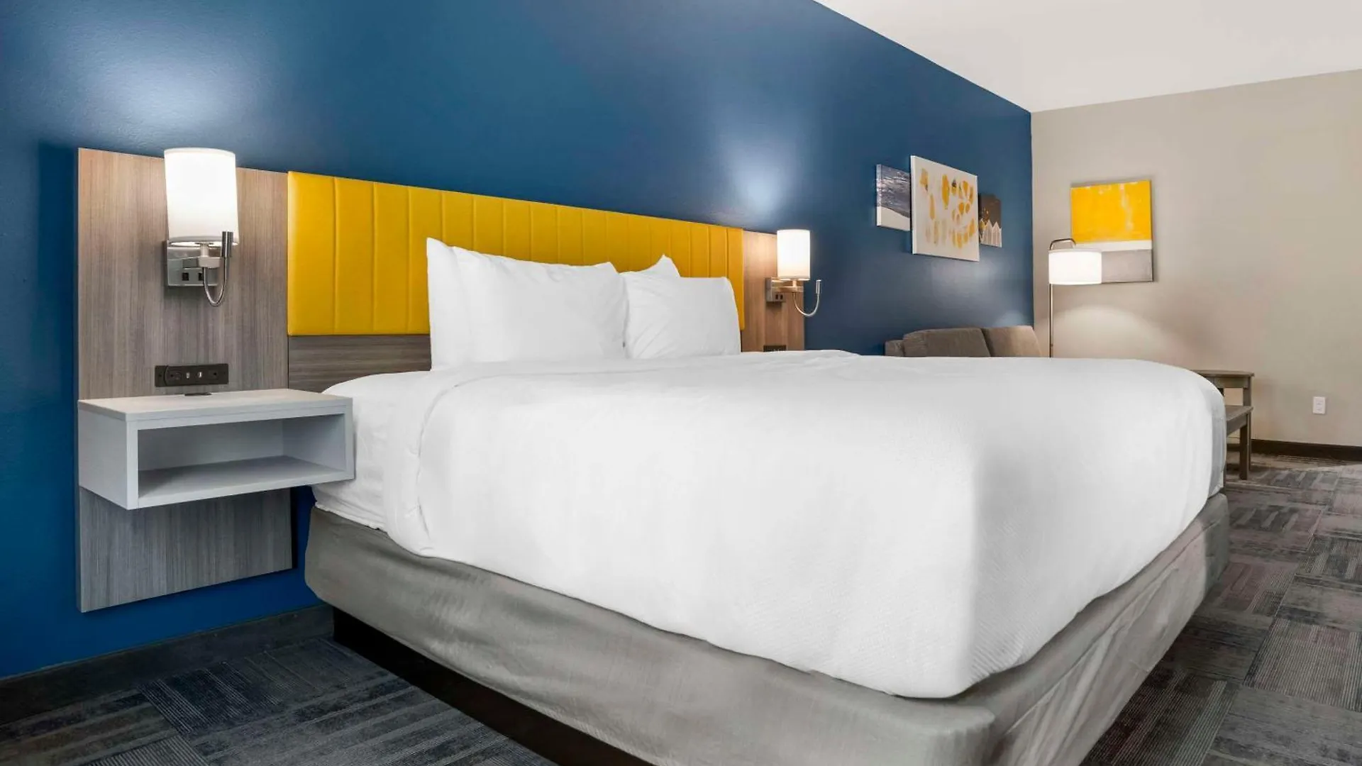 Hotel Comfort & Suites