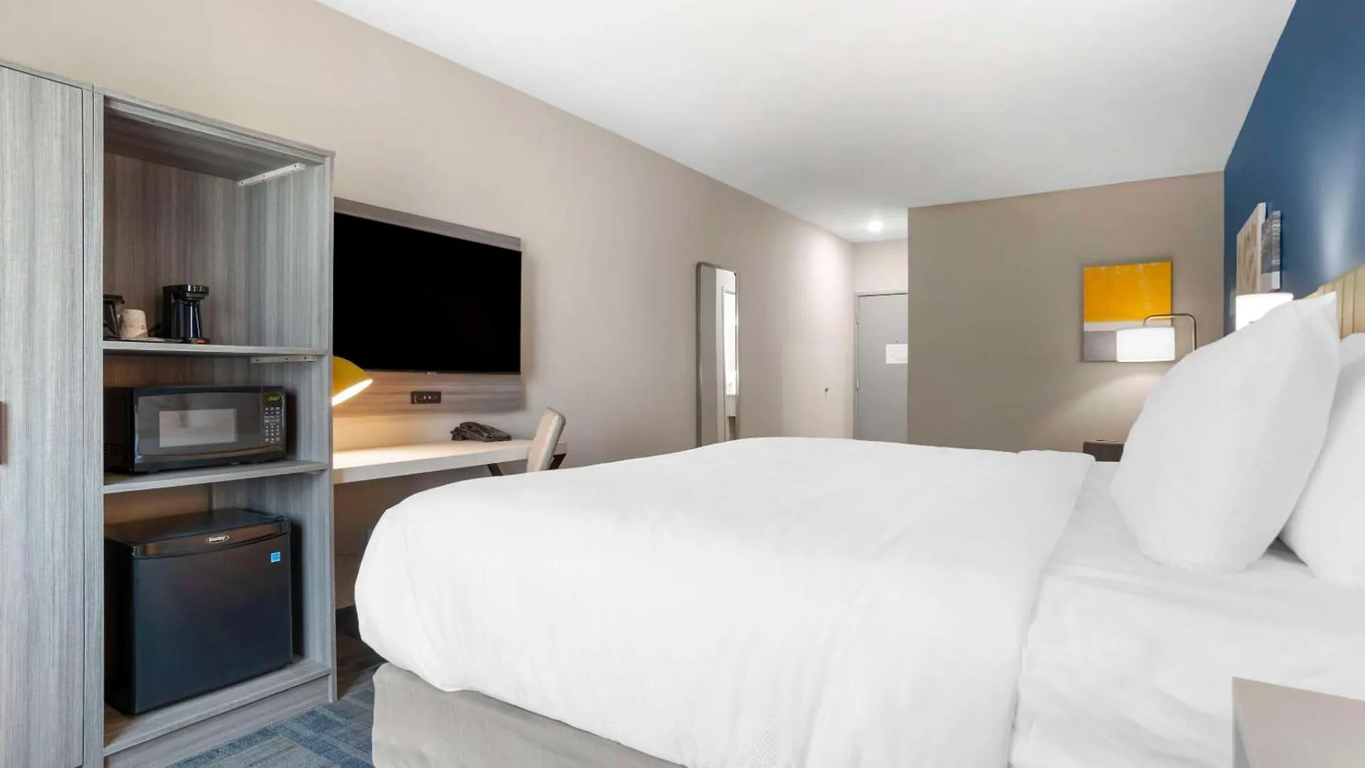 Comfort & Suites Hotel