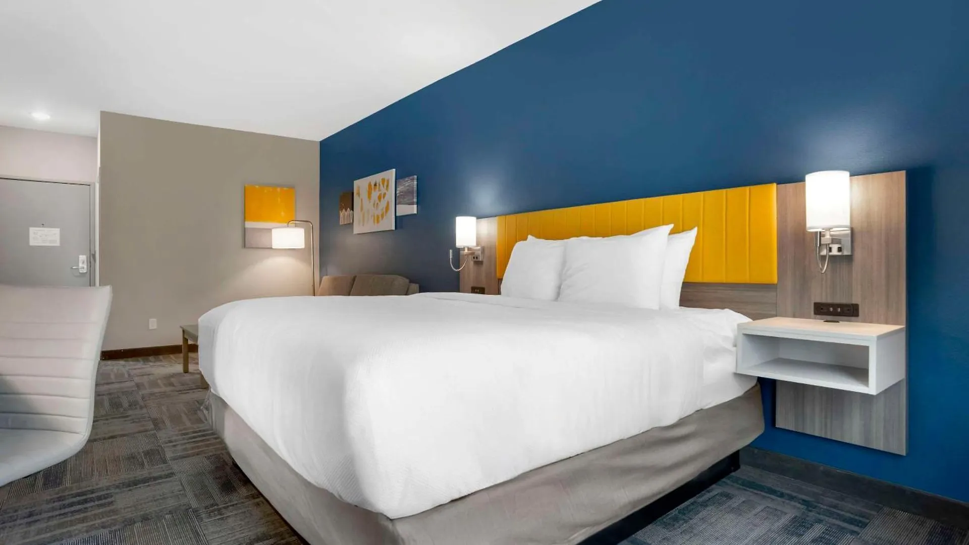 Hotel Comfort & Suites *