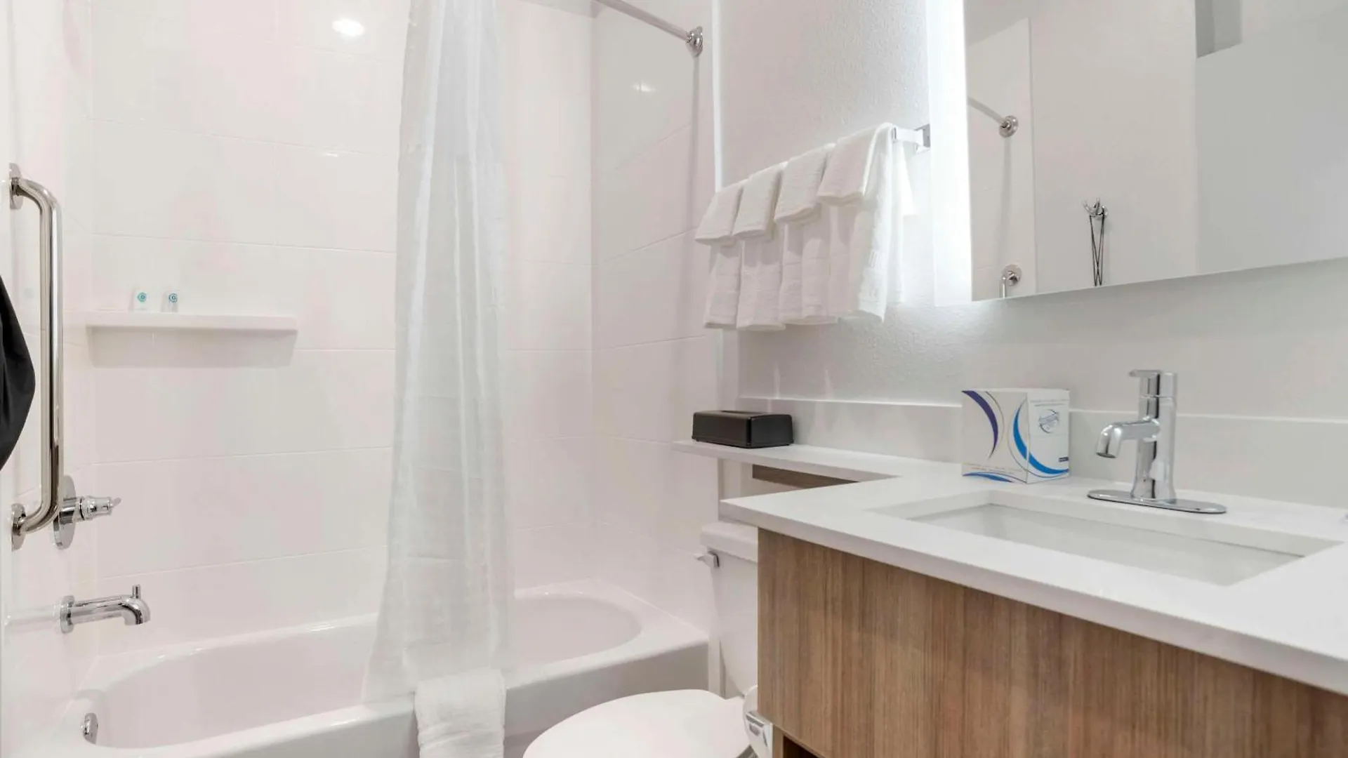 Comfort & Suites Hotel *