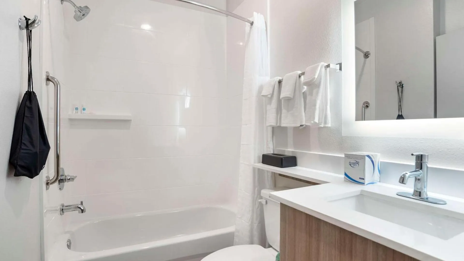 Comfort & Suites Hotel