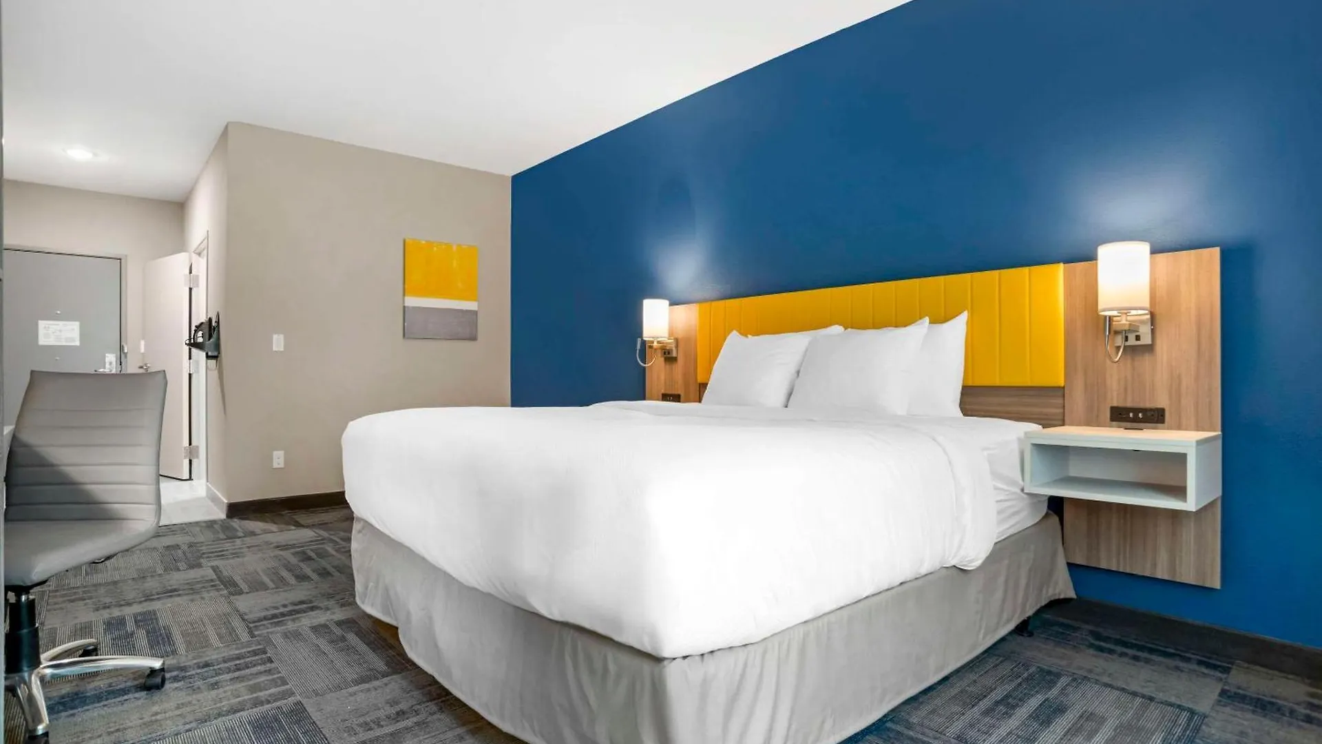 Hotel Comfort & Suites *