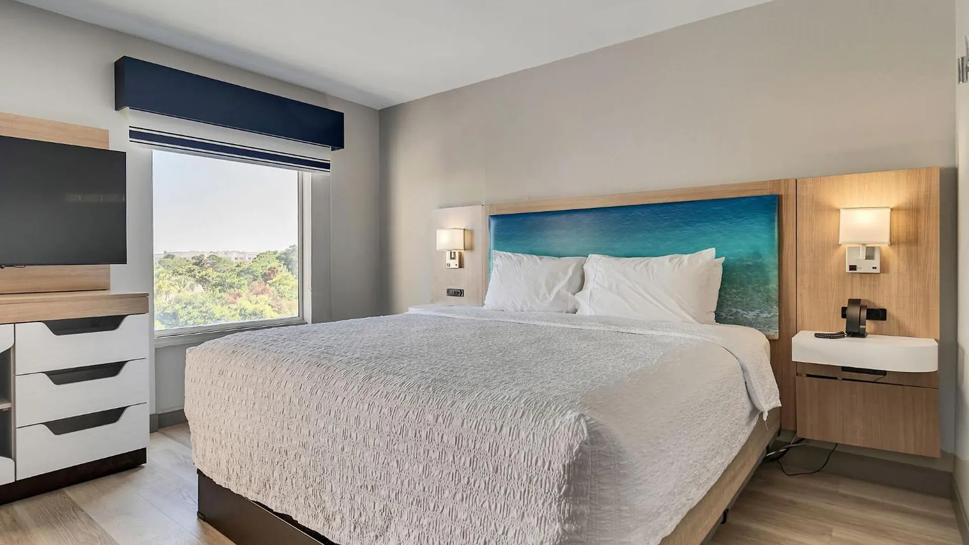 Hotel Express & Destin - Miramar By Ihg