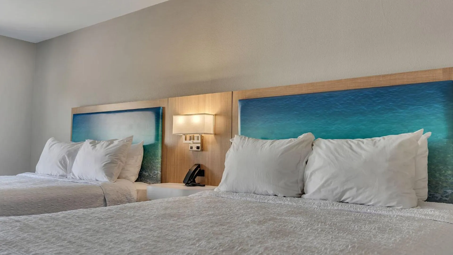 Express & Destin - Miramar By Ihg Hotel