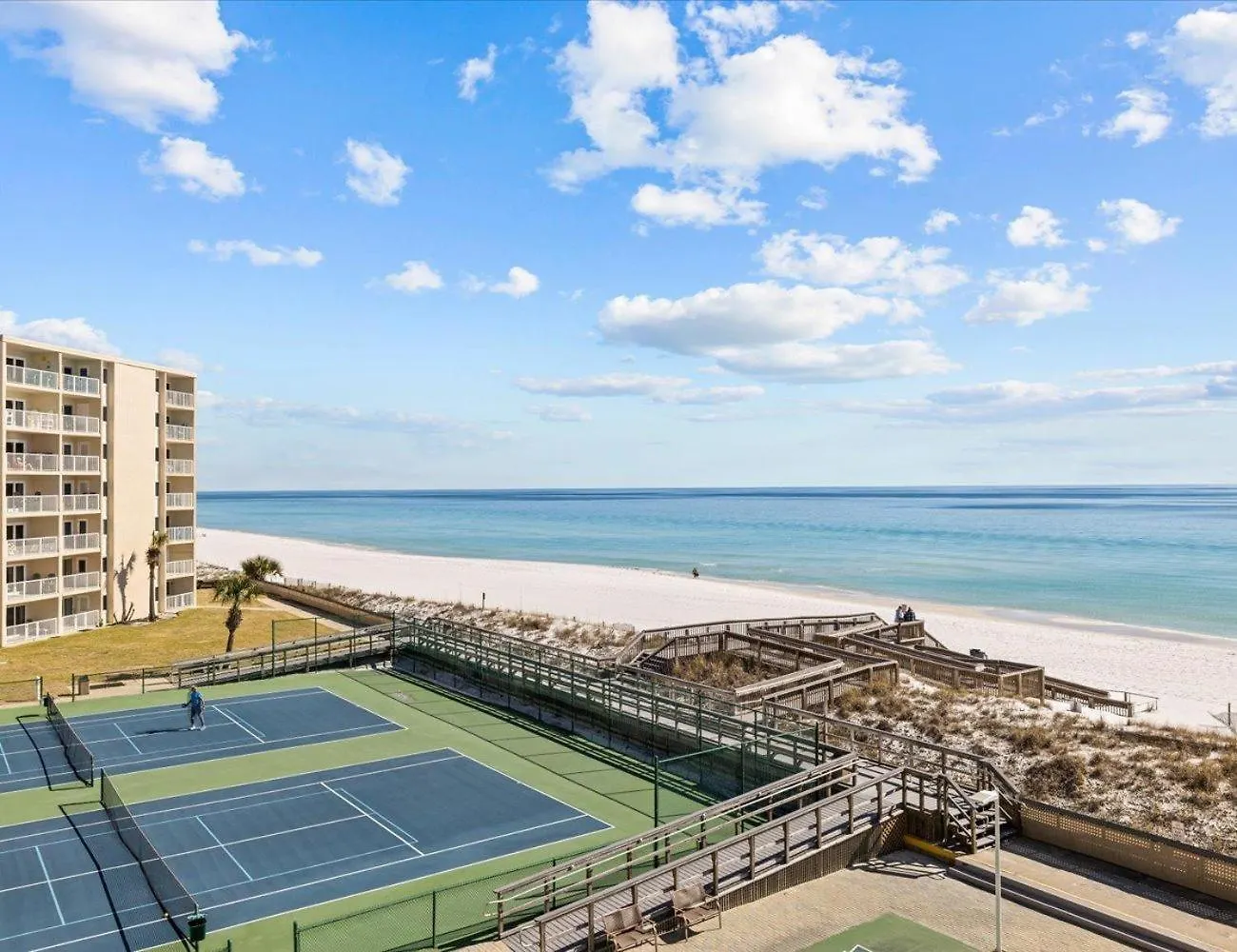 Surf And Racquet Unit 404 *