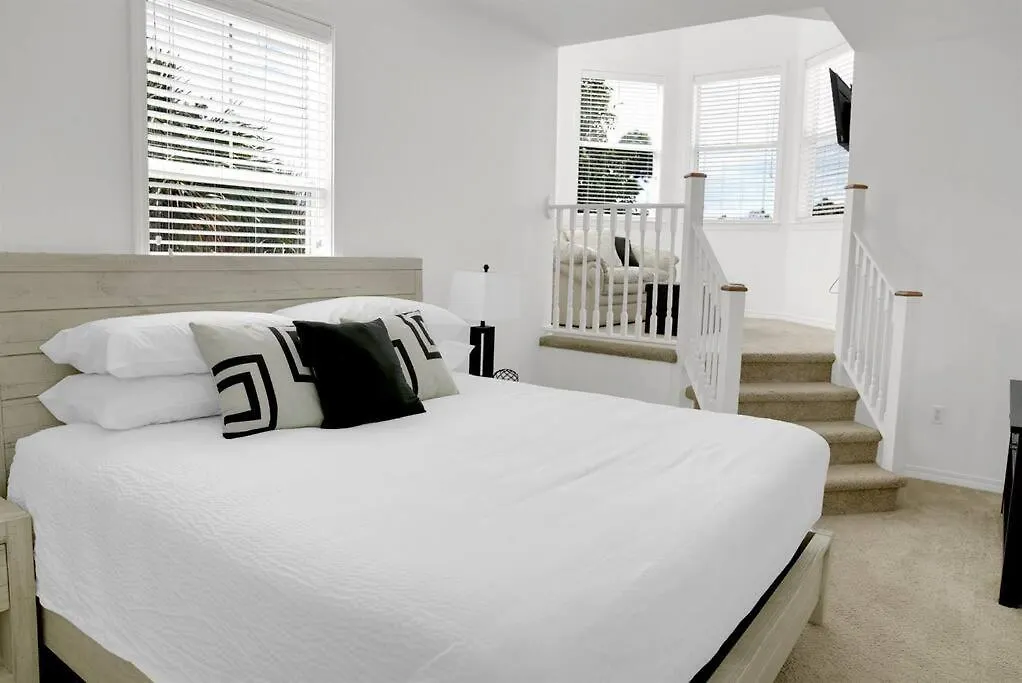 Large House 4 Bedroom 3.5 Ba 130 To Pool Holiday home