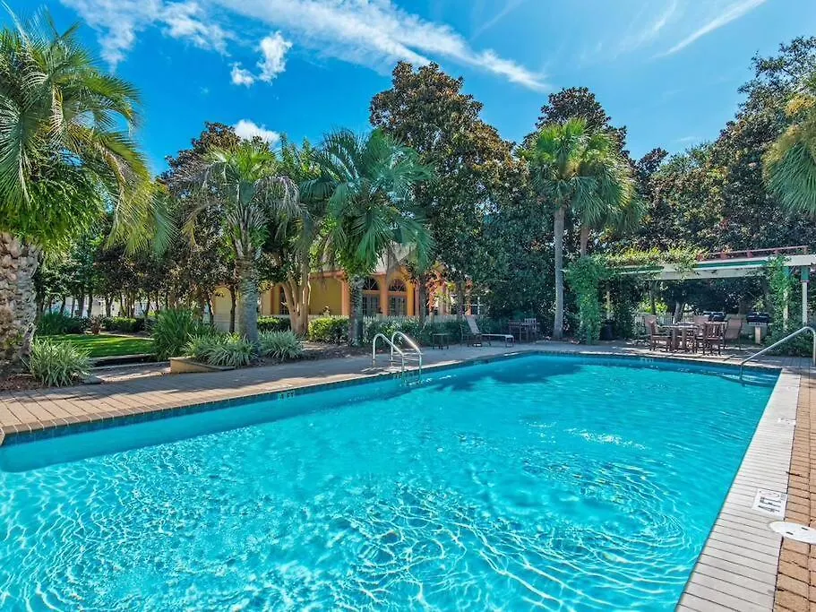 Large House 4 Bedroom 3.5 Ba 130 To Pool