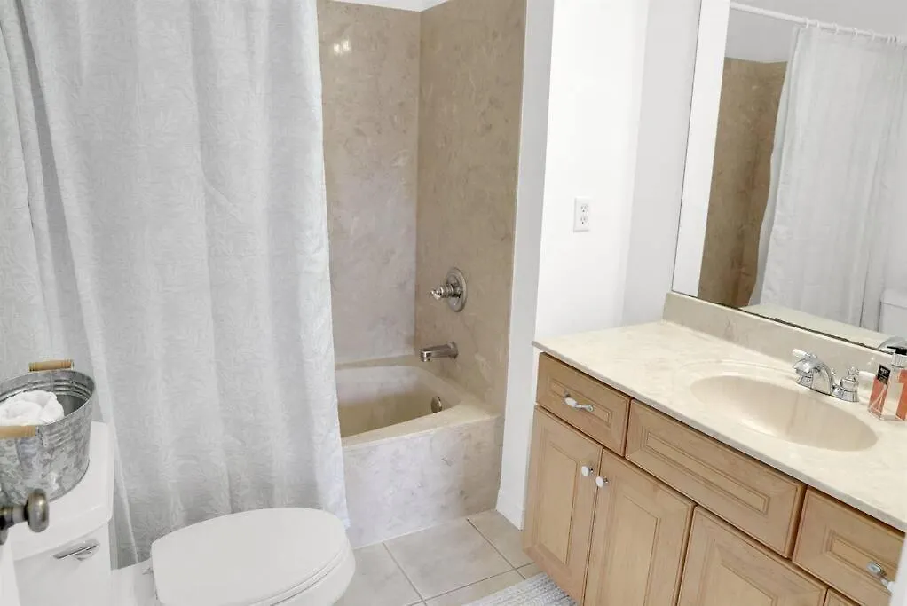 Holiday home Large House 4 Bedroom 3.5 Ba 130 To Pool Destin