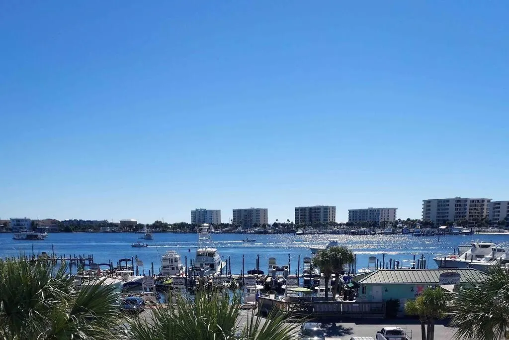 Harbor Getaway *