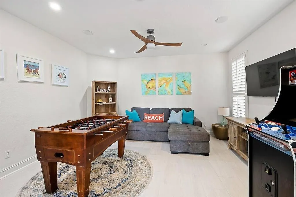 Gulf Views 6 Bedroom Elevator Community Pool Holiday home