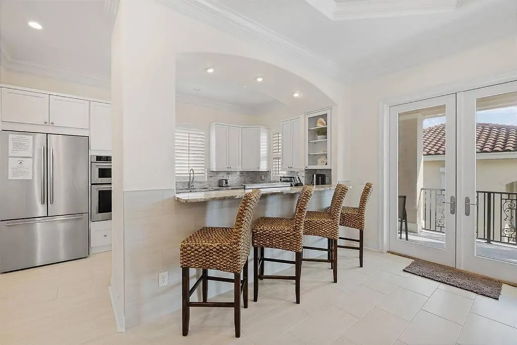Gulf Views 6 Bedroom Elevator Community Pool Holiday home *