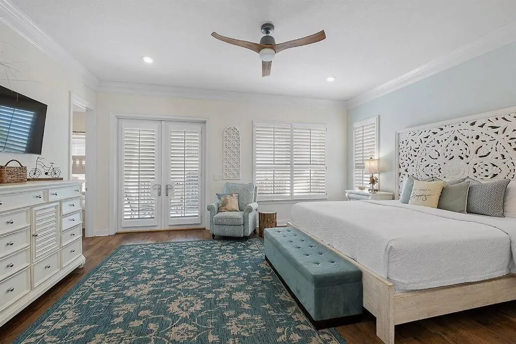 Gulf Views 6 Bedroom Elevator Community Pool Holiday home