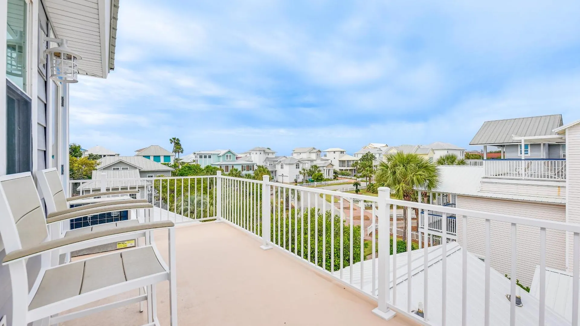 Grand Getaway - Walk A Block To The Beach! * دستين