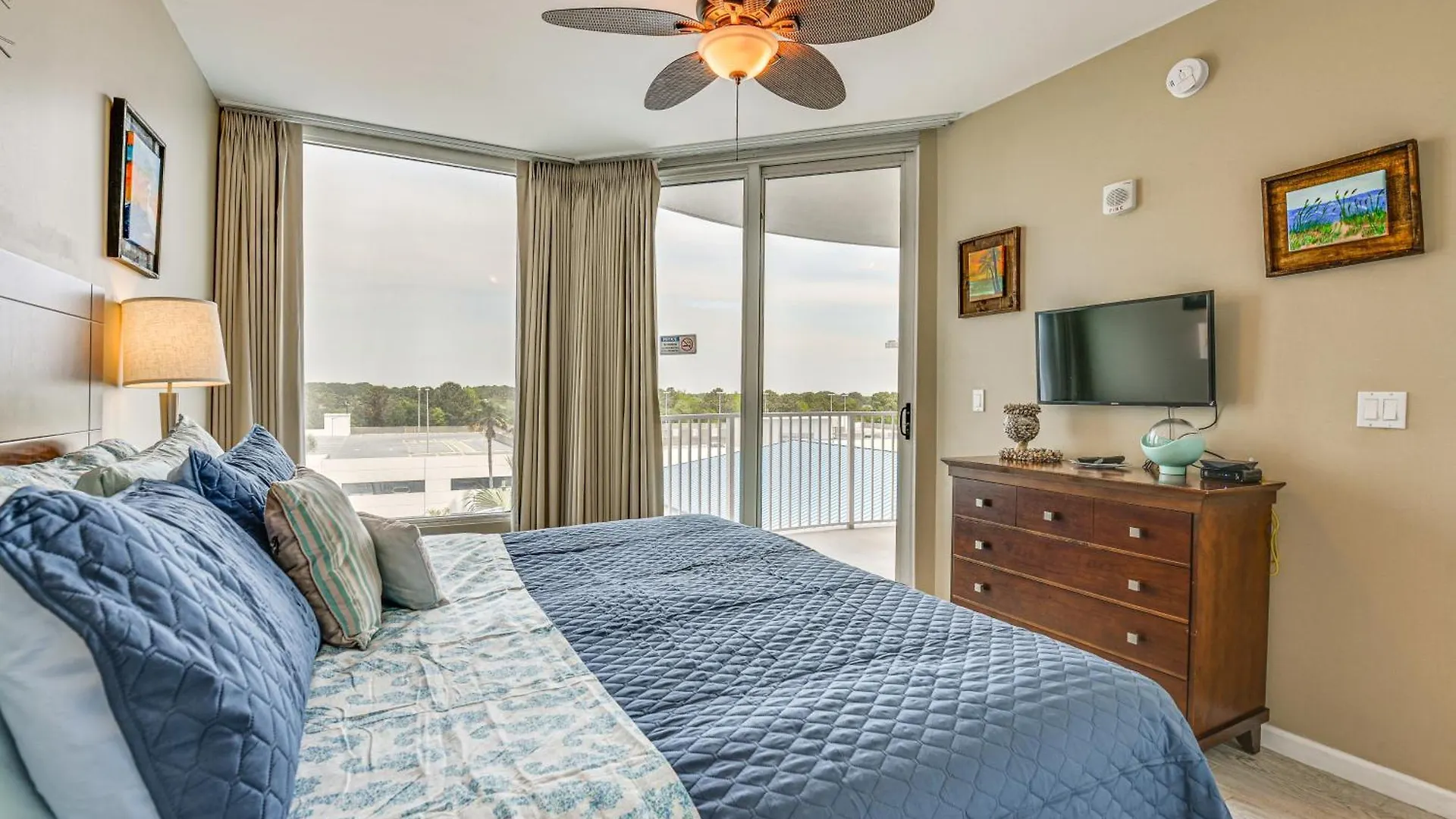 Walk To Poolside Oasis In Palms Of Destin!