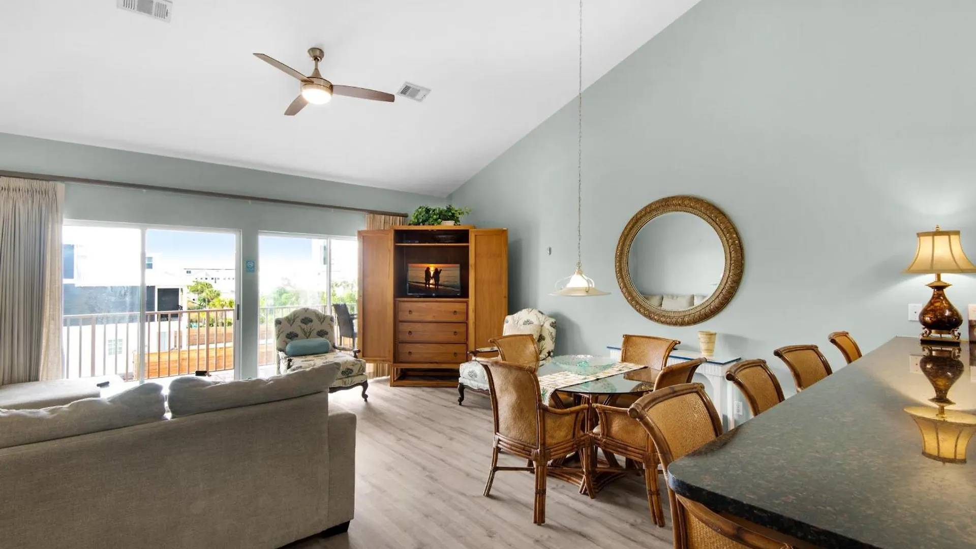 Apartment Spyglass #103