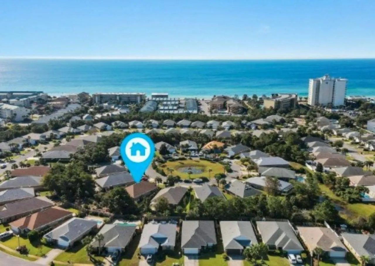 Holiday home Beautiful Pet Friendly Home! New Tropical Pool, Opt Golf Cart And Pool Heat, Minutes To Destin