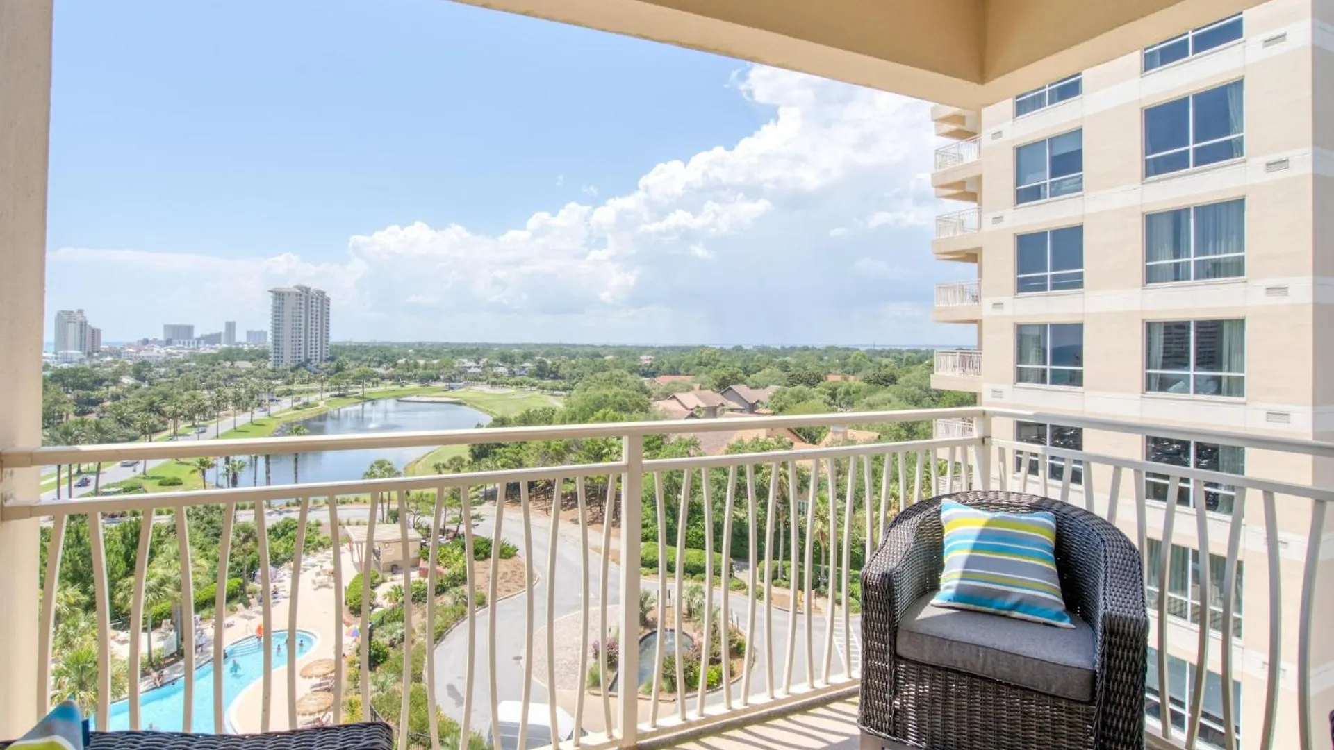 Luau 6724 - Walk To The Ocean And Splash In The Pool Apartment Destin