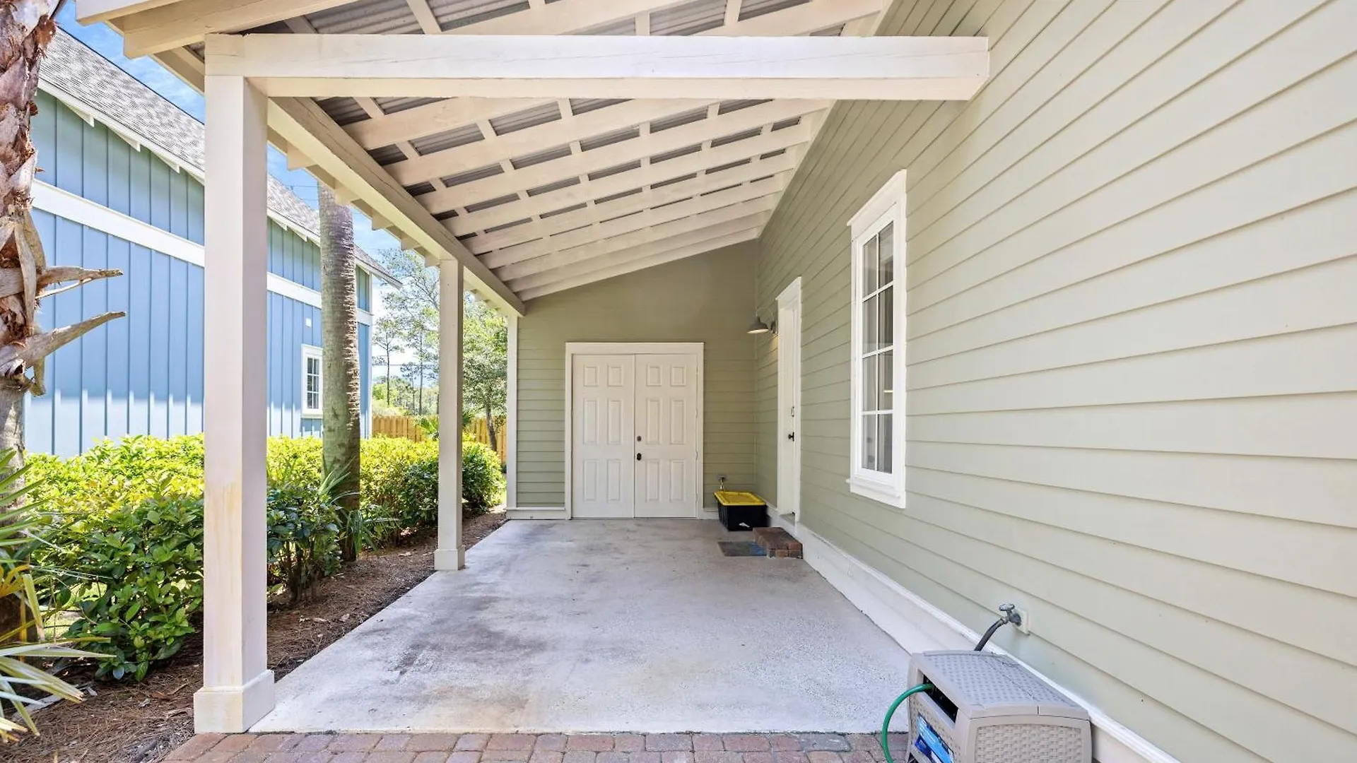 2465 Bungalo *