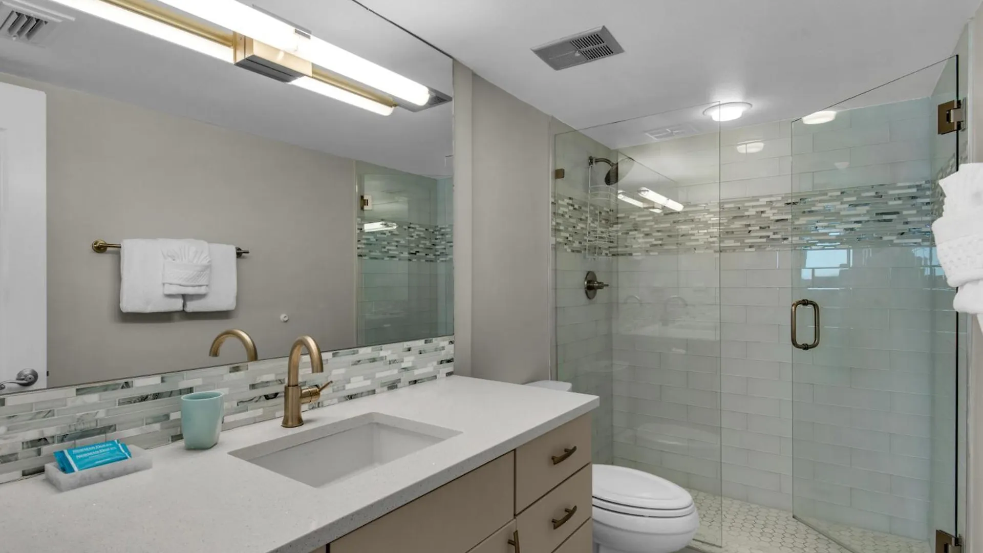 Apartment House 202b By Newman-dailey *