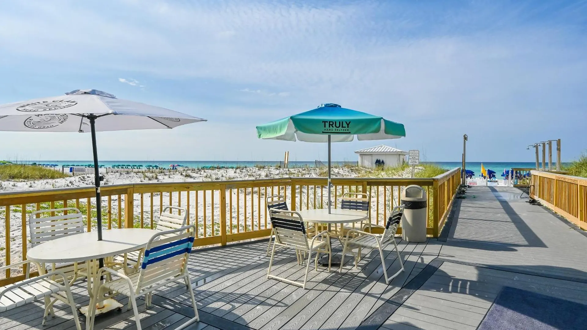 Pelican Pointe Apartment *