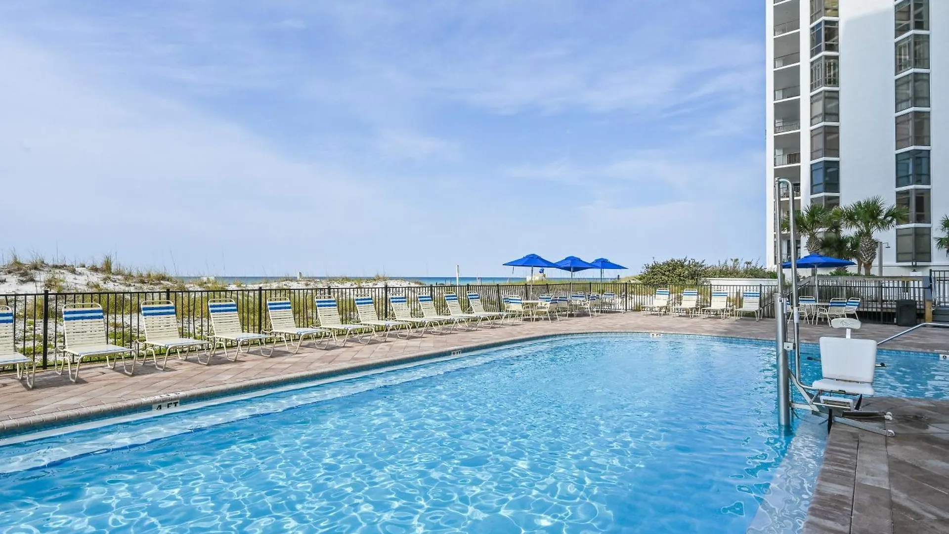 Pelican Pointe Apartment *