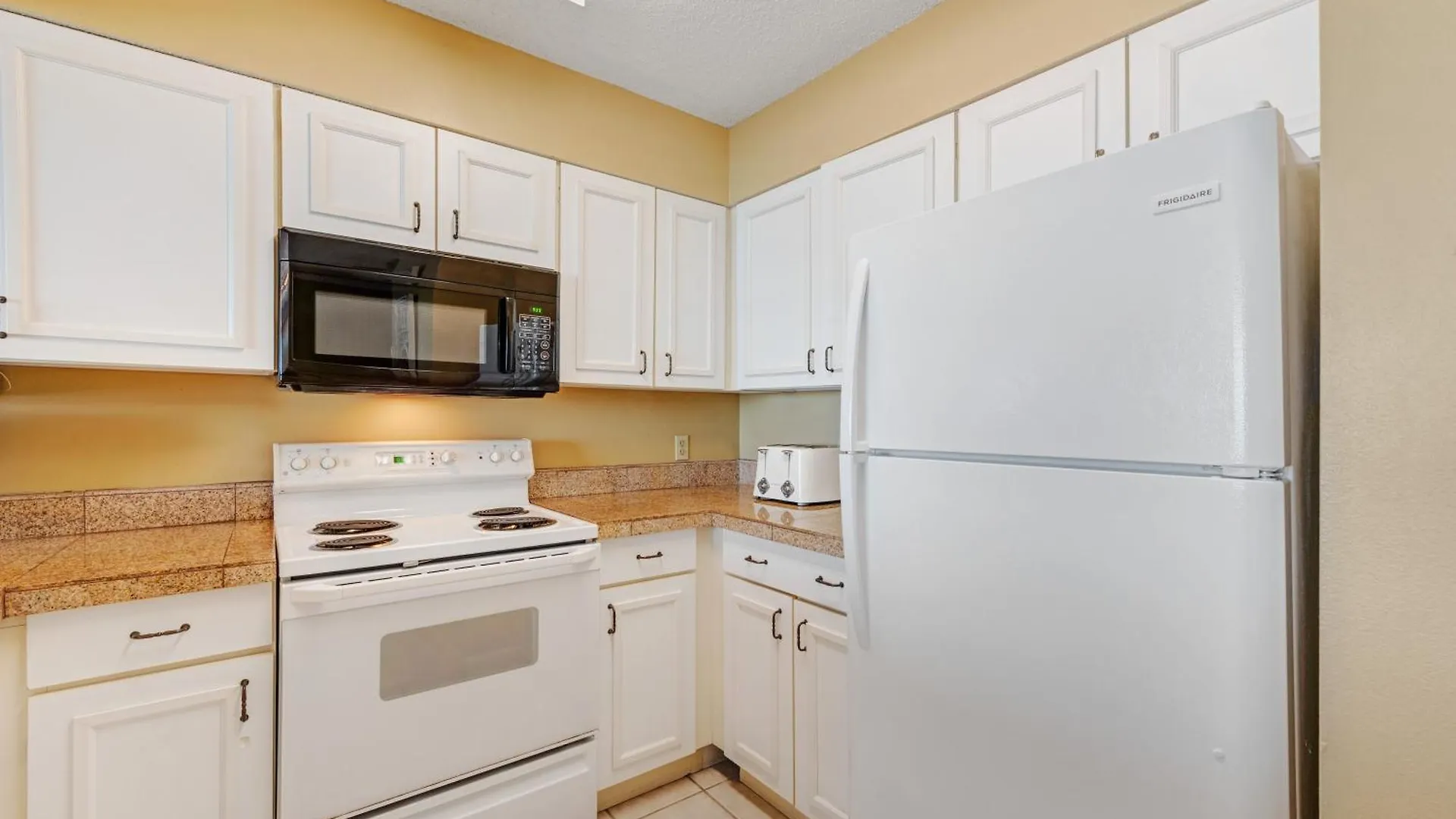 Pelican Pointe Apartment *