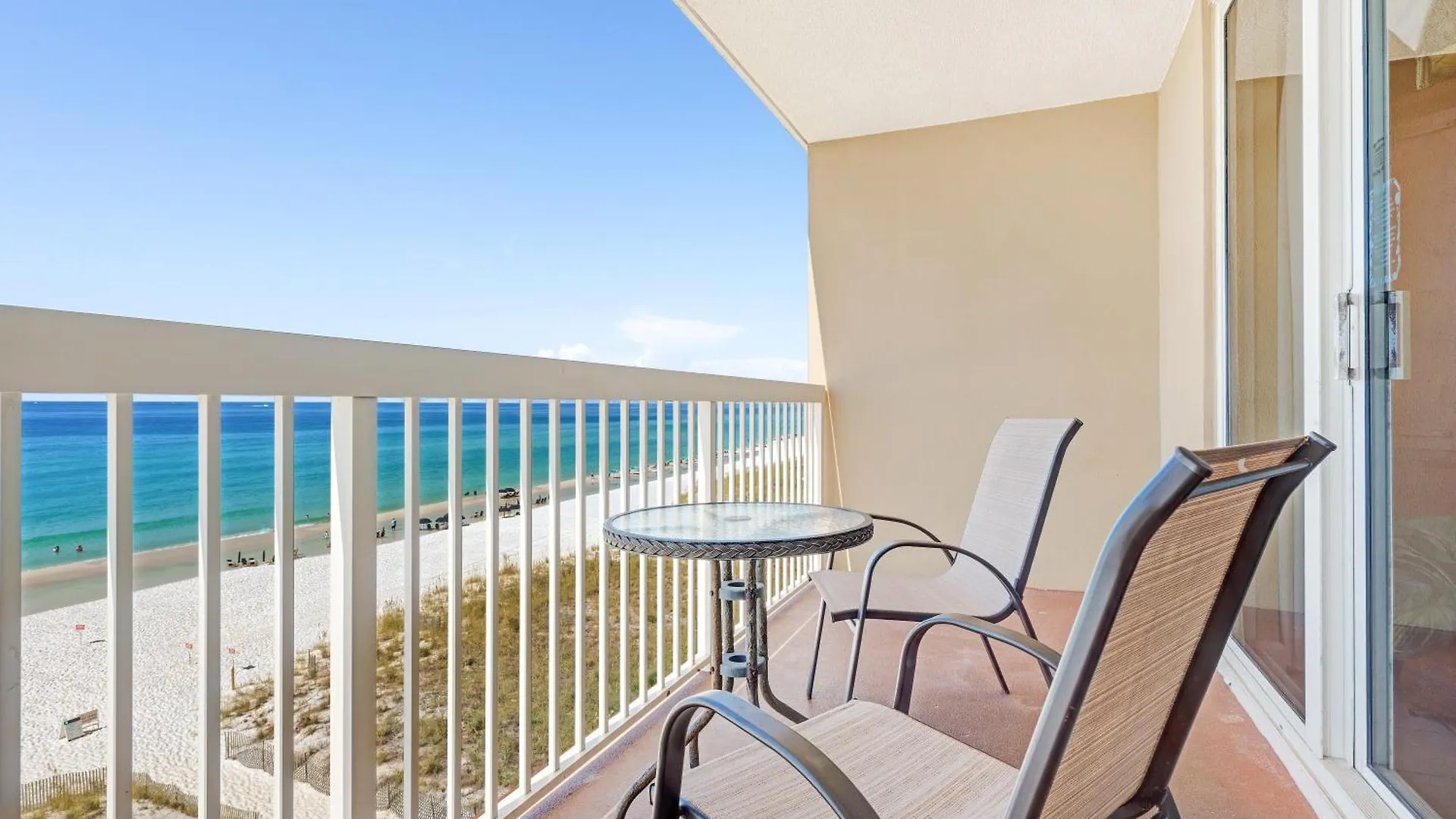 Pelican Pointe Apartment