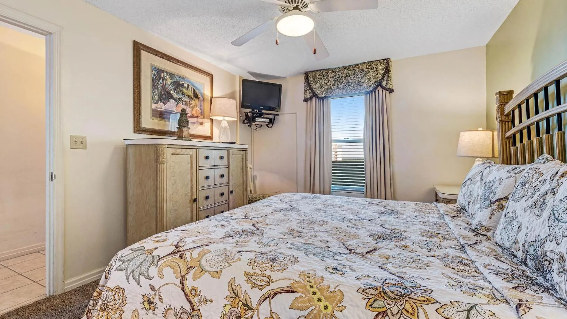 Pelican Pointe Apartment