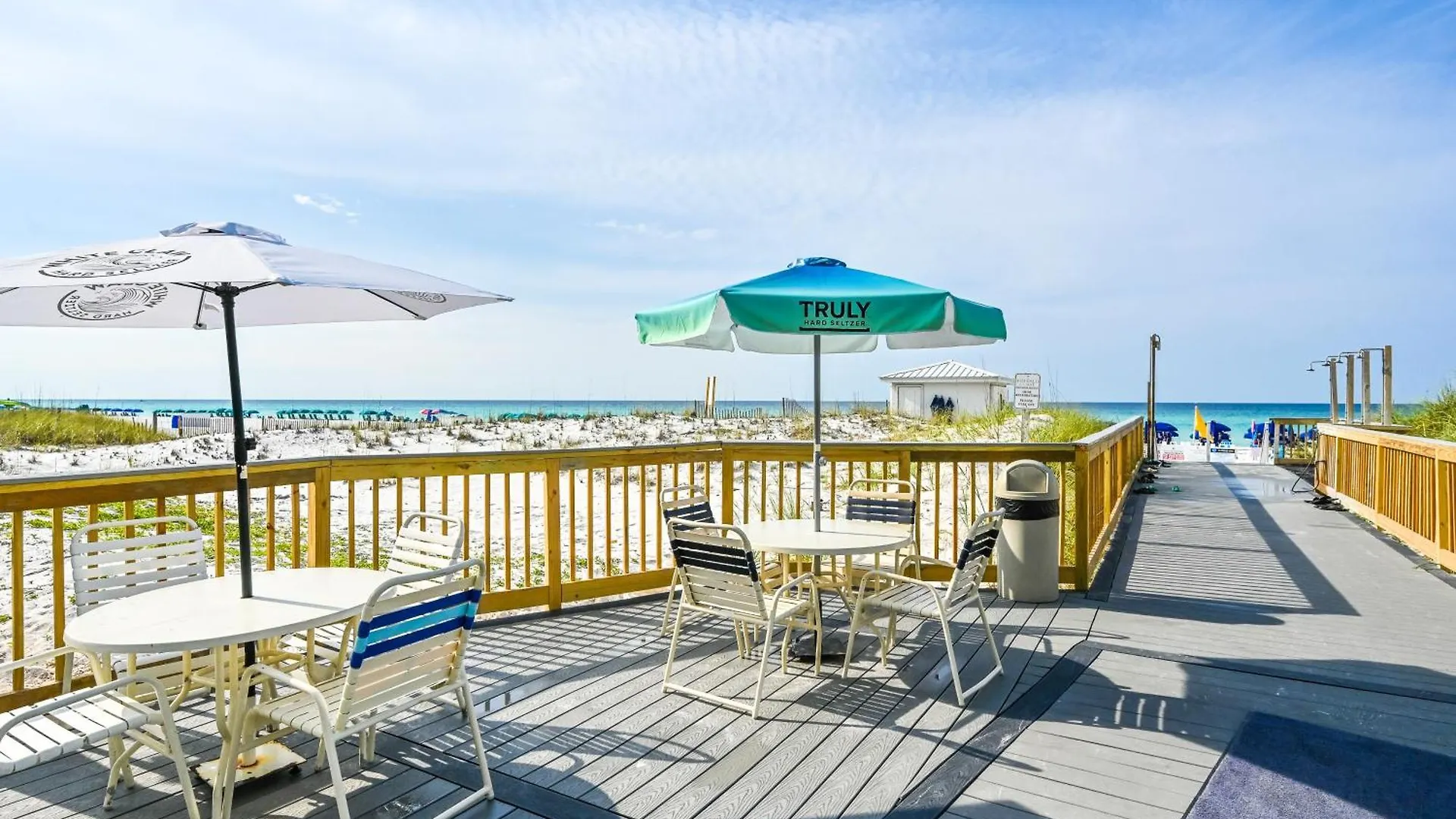 Pelican Pointe Apartment *