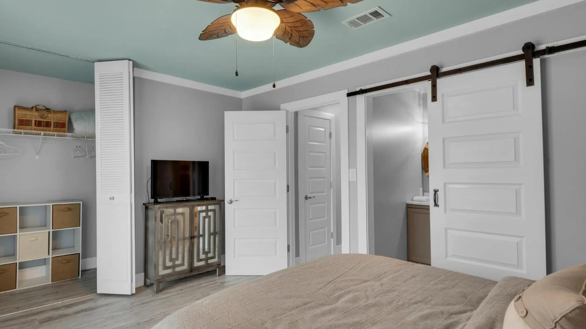 Gulf Winds East 23 By Newman-dailey Holiday home