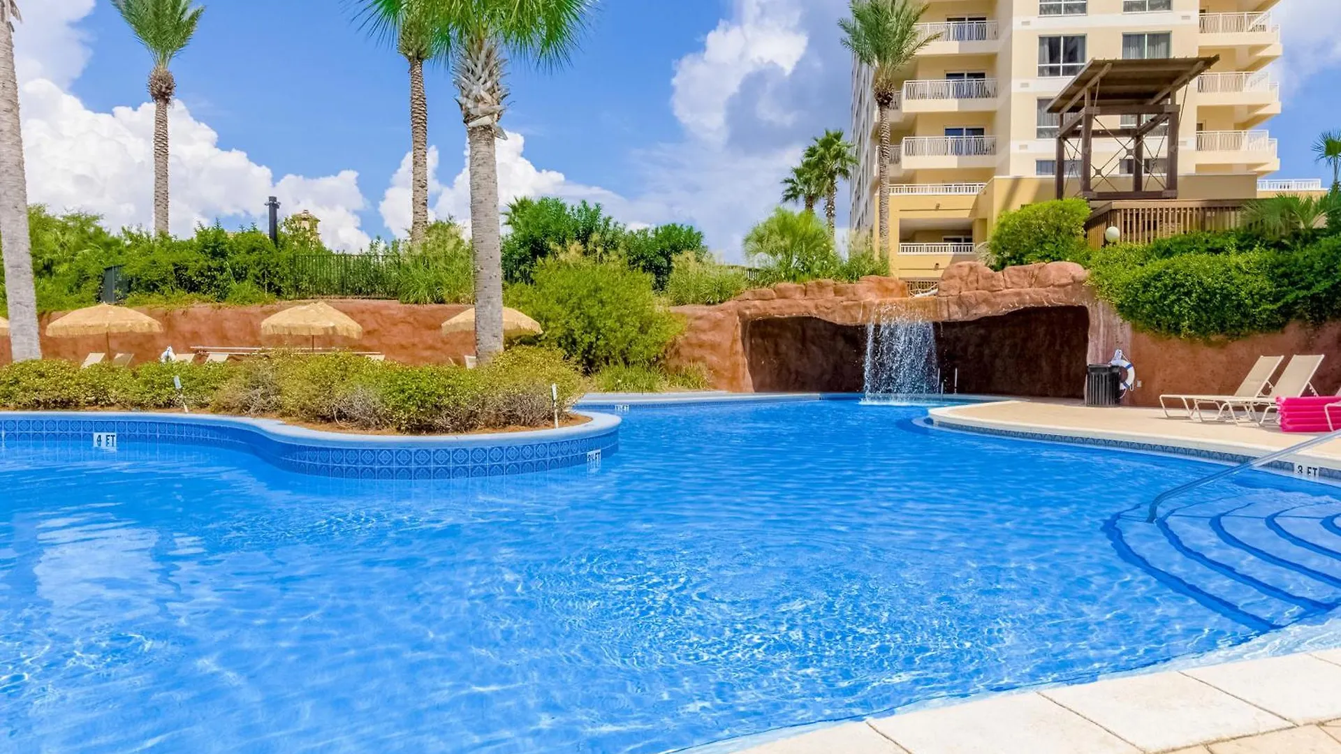 Luau Iv Apartment