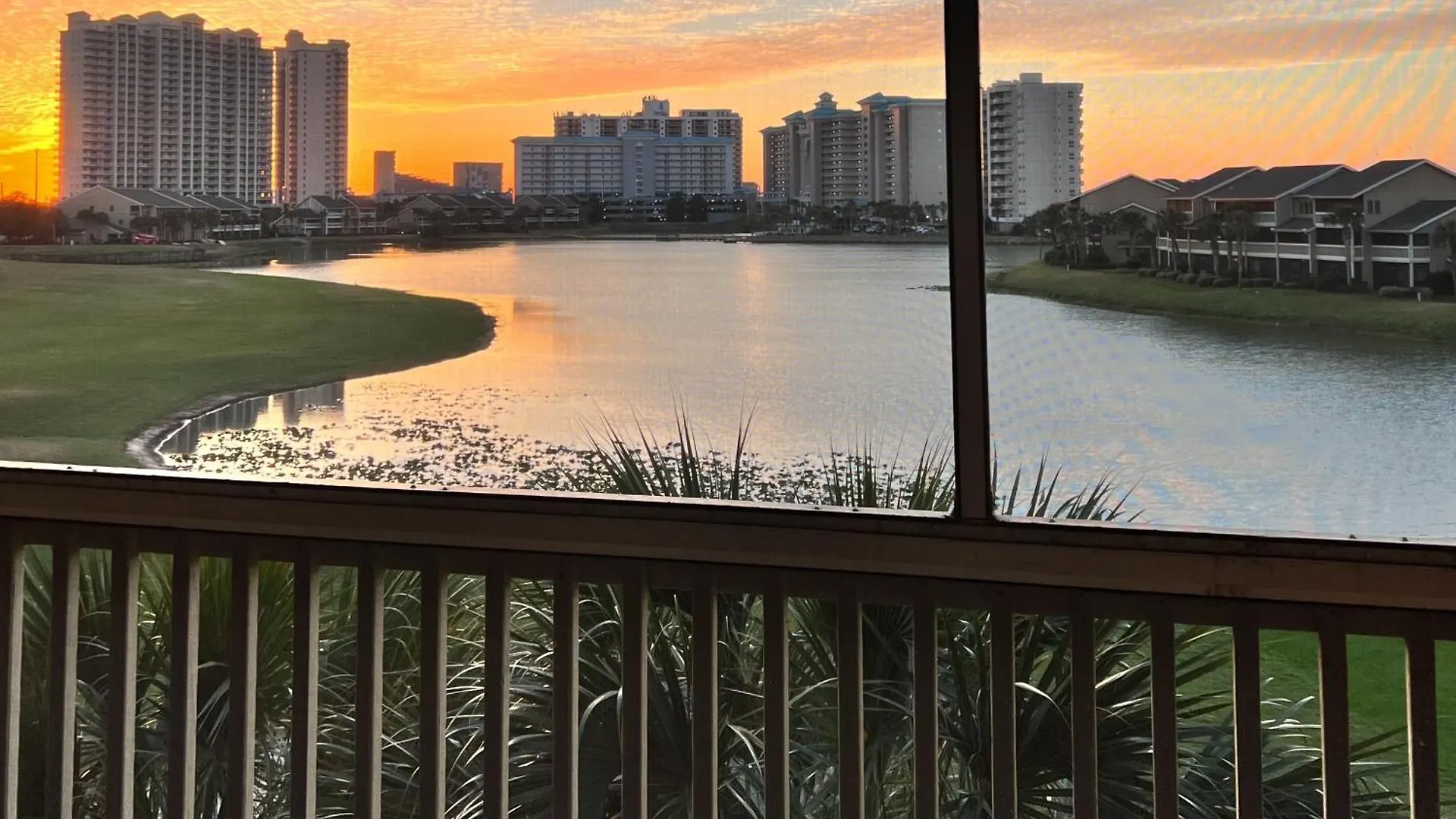 Seascape Lakefront *