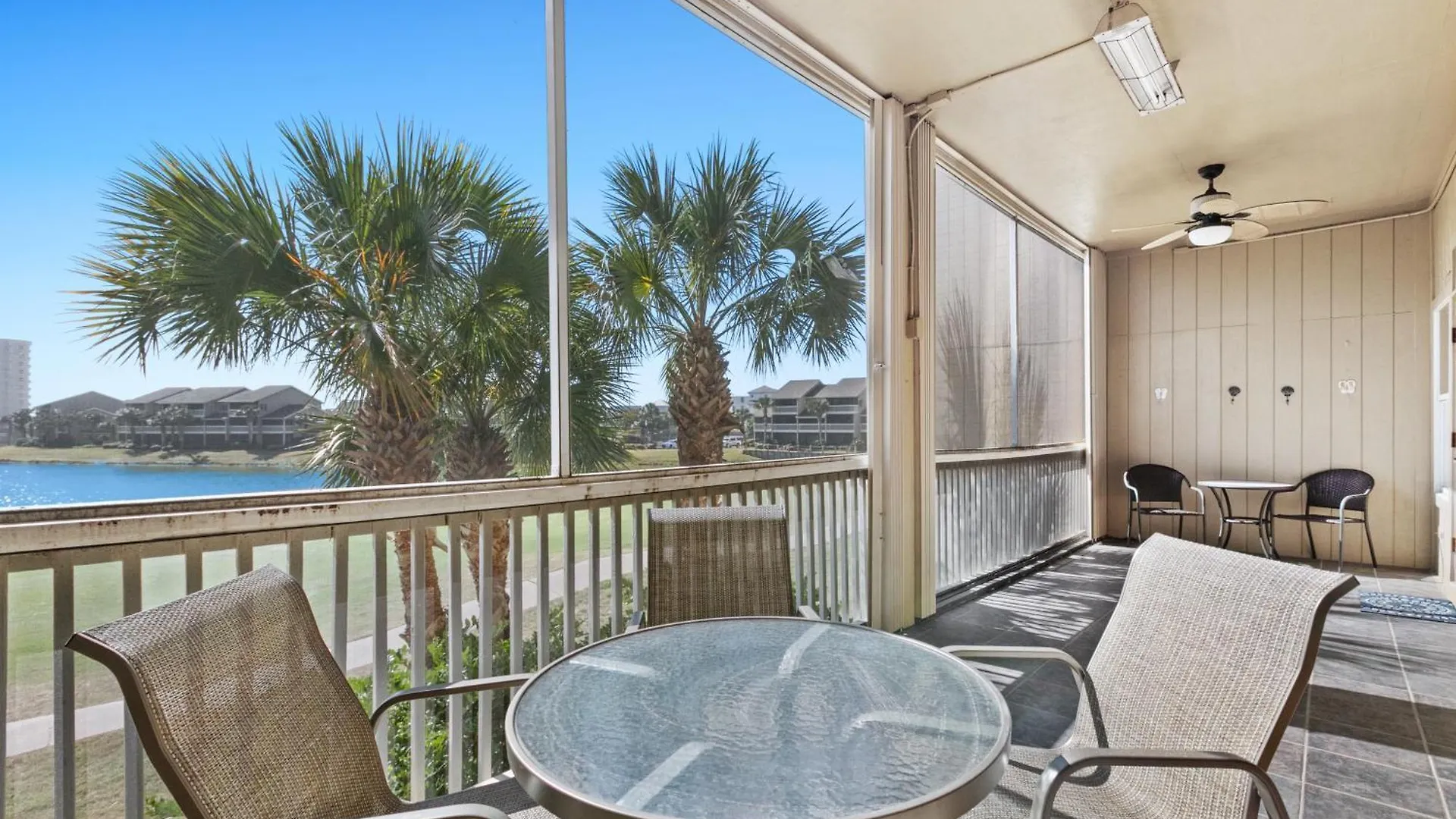 Seascape Lakefront Holiday home *