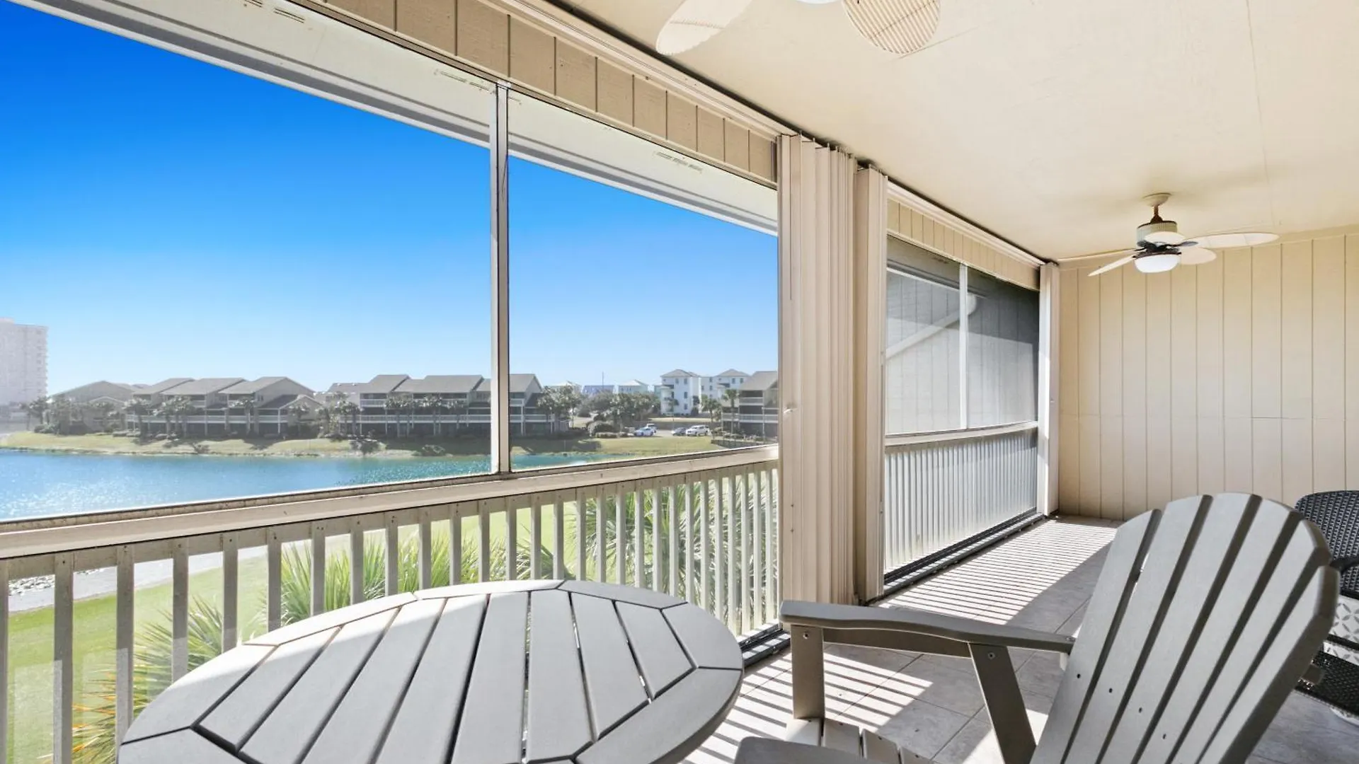 Seascape Lakefront Holiday home