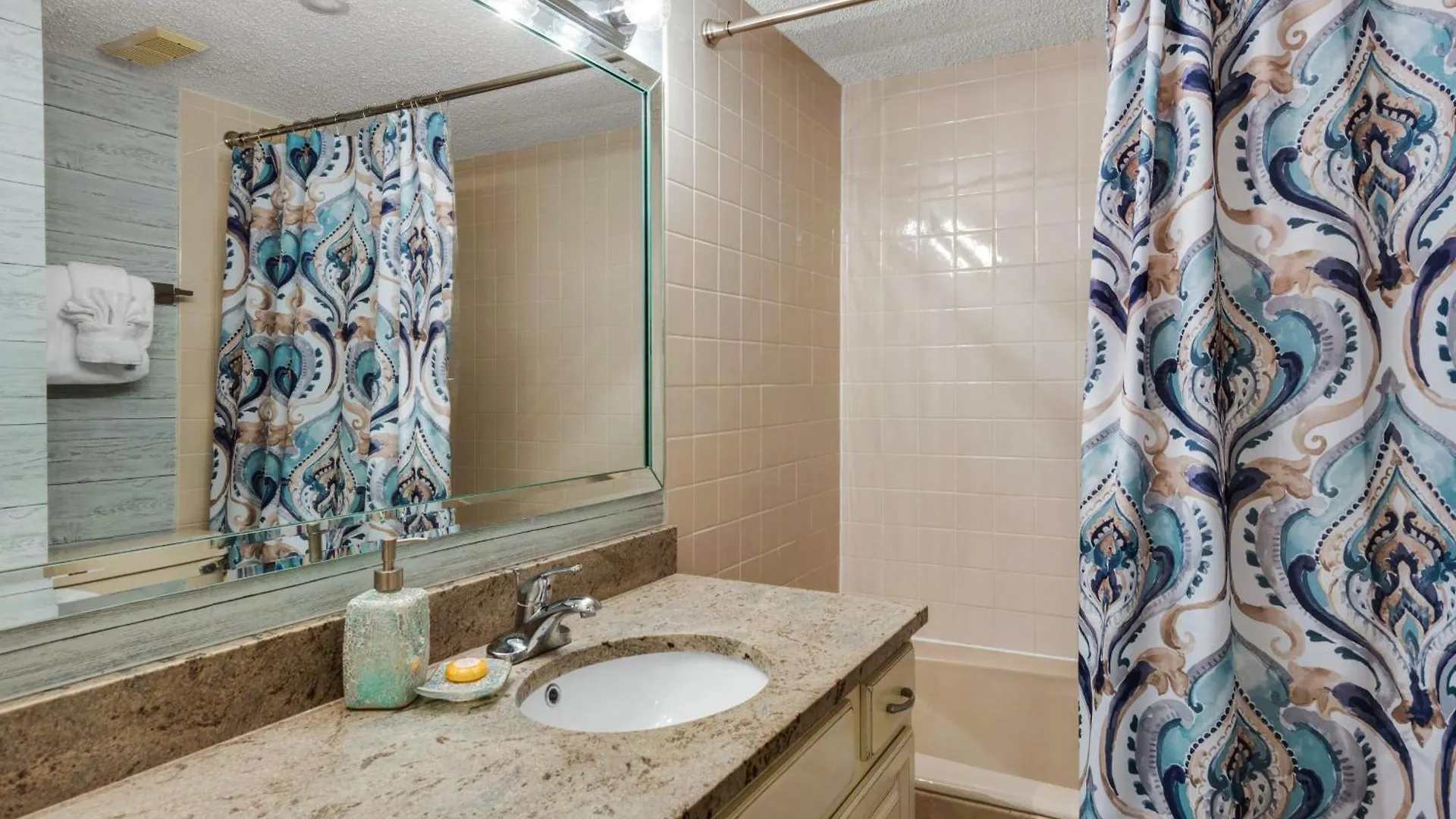 Emerald Towers Apartment