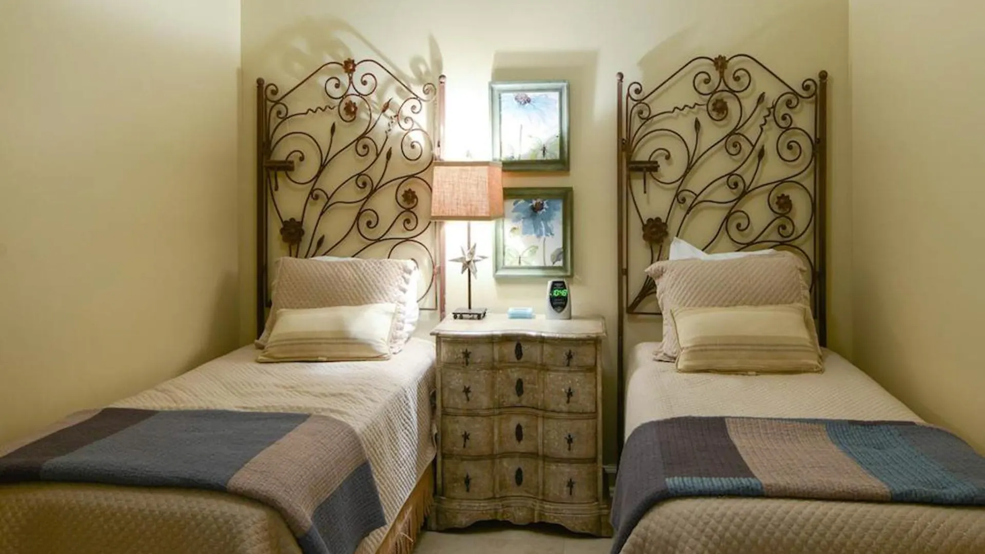 Holiday home Tops'l Tides *