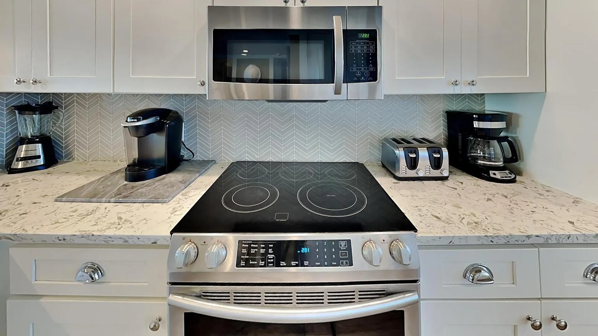 Edgewater 810