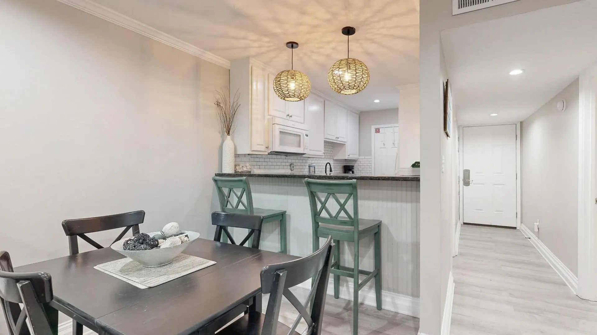 Apartment Tradewinds *