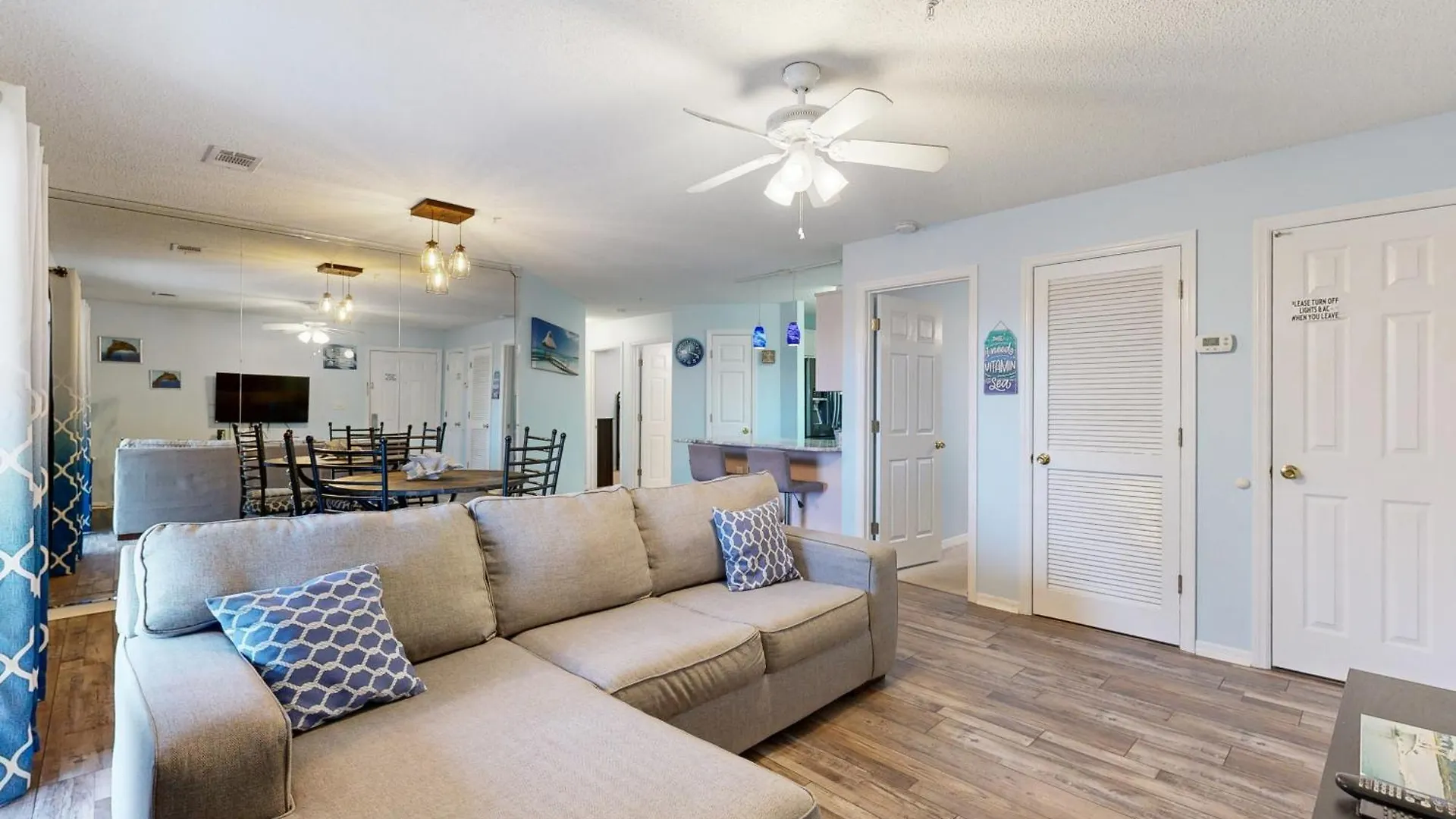St Martin Beachwalk * Destin