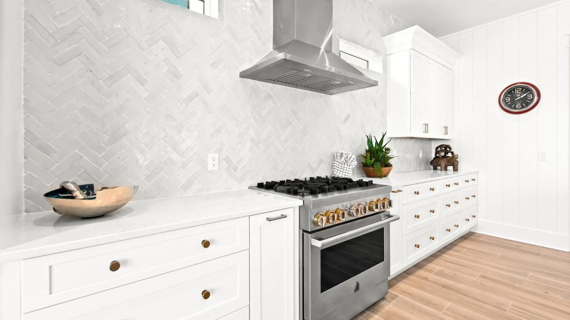 Queen Of Crystal Shores Luxury Beachfront Retreat Holiday home