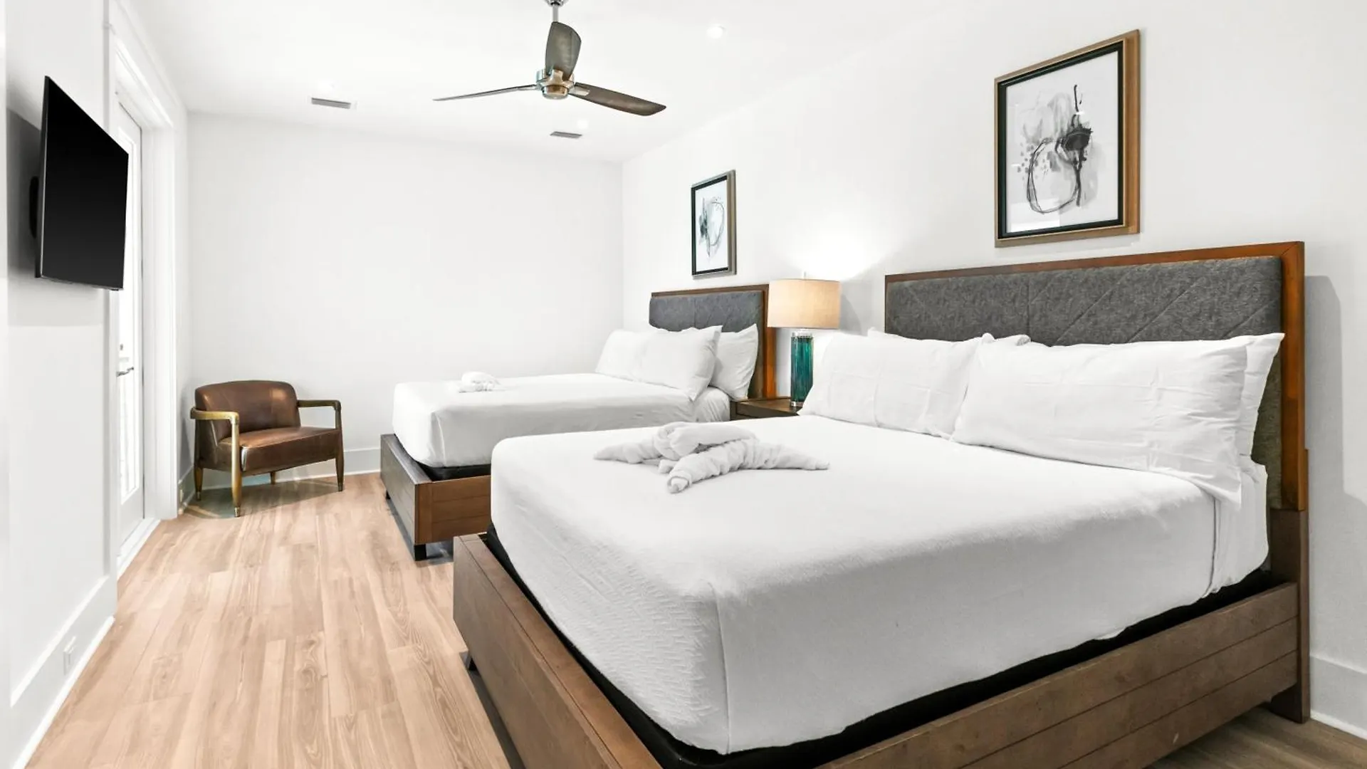 Holiday home Queen Of Crystal Shores Luxury Beachfront Retreat *