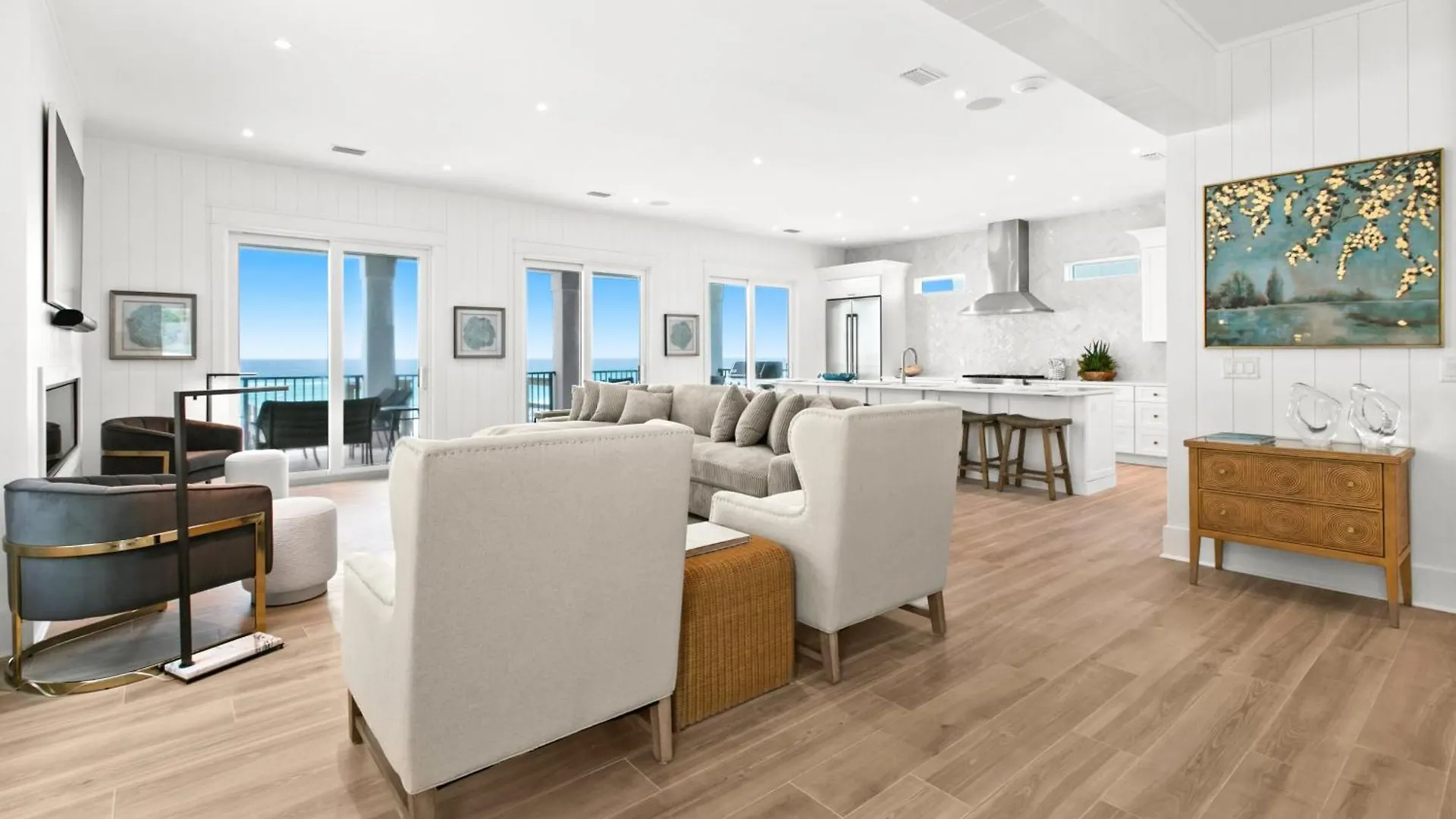 Queen Of Crystal Shores Luxury Beachfront Retreat Holiday home *