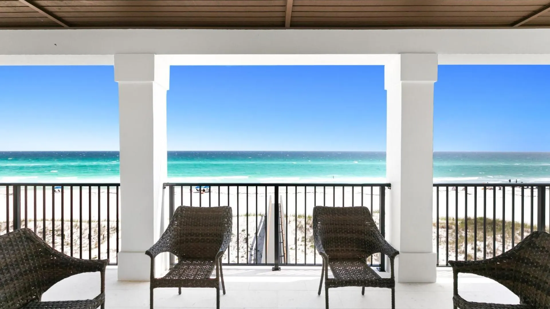 Queen Of Crystal Shores Luxury Beachfront Retreat Holiday home