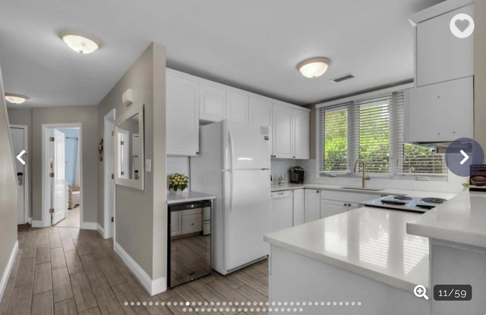 3 Min Walk To Beach- Gulf Breeze Lakefront Retreat! Sleeps 8 度假居 *