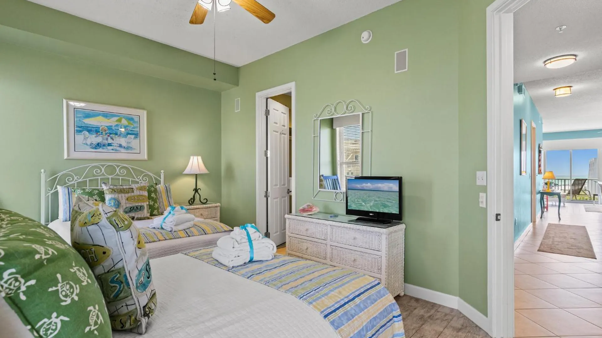 Beachfront Luxury 2bd 2ba With Balcony! Sleeps 6! * Destin