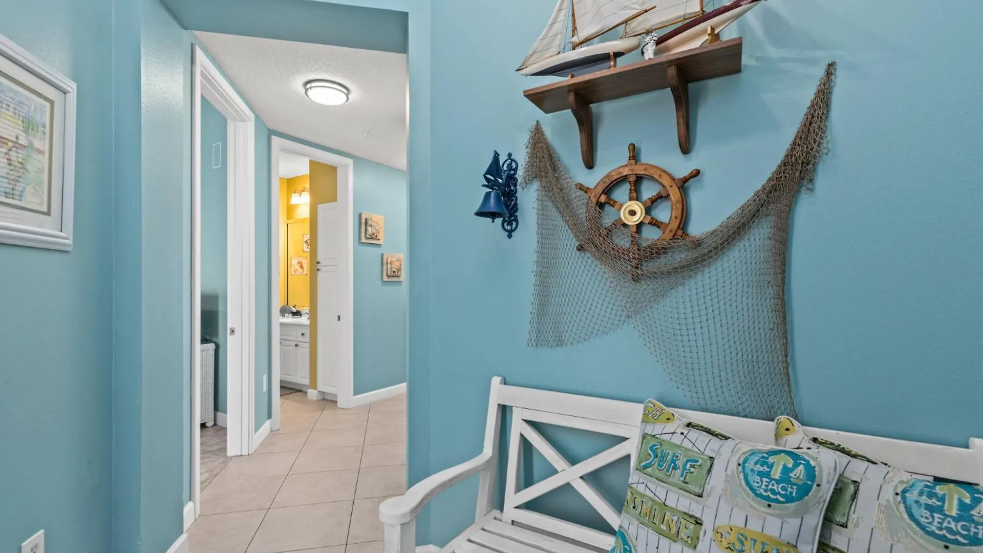 Beachfront Luxury 2bd 2ba With Balcony! Sleeps 6! Holiday home Destin