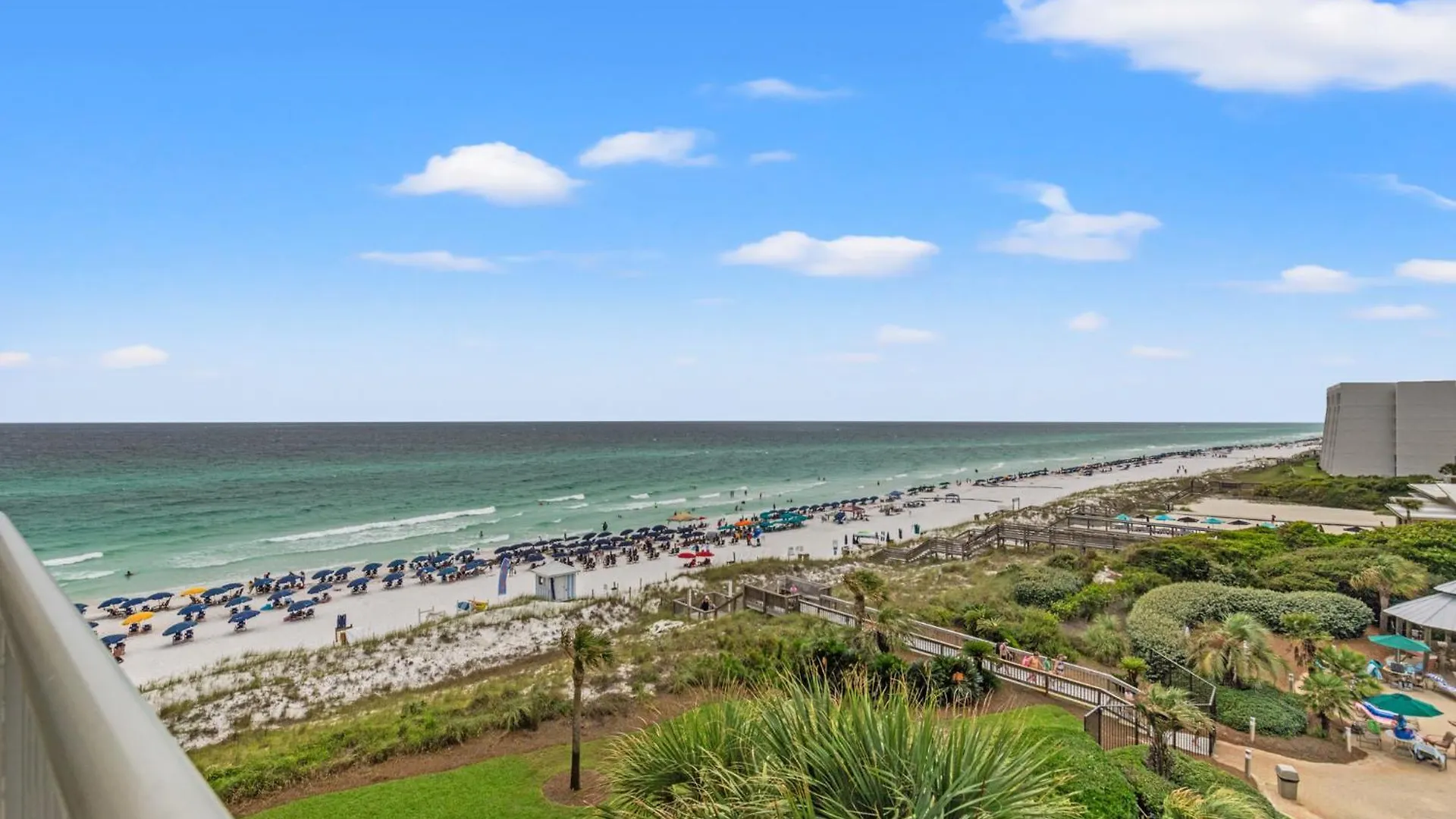 Beachfront Luxury 2bd 2ba With Balcony! Sleeps 6! Holiday home Destin