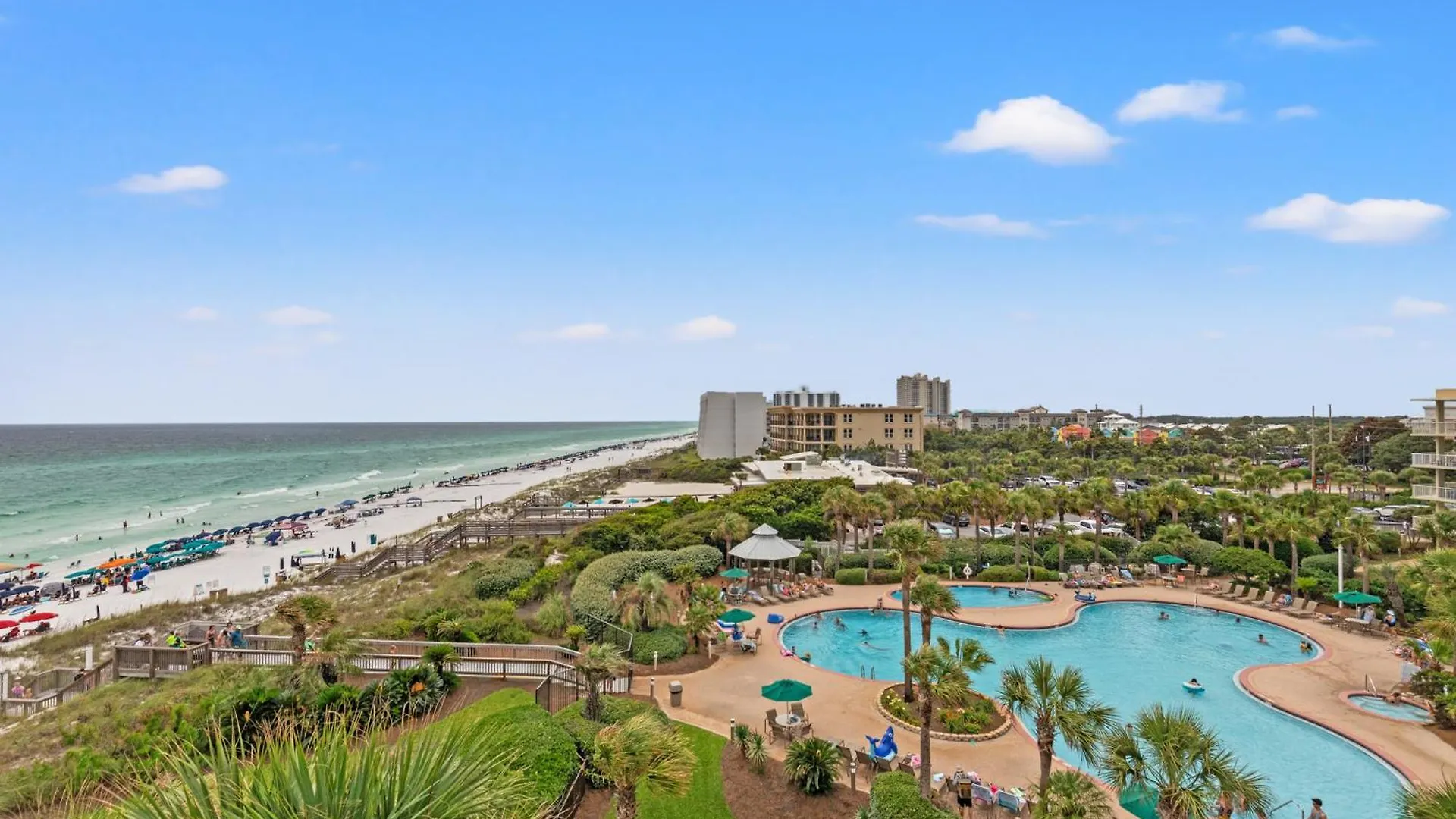Beachfront Luxury 2bd 2ba With Balcony! Sleeps 6! Holiday home *